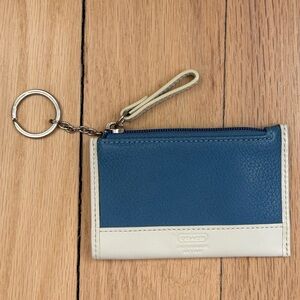 Coach Vintage Y2K Blue and White Pebbled Leather Zipper Slim Card Case